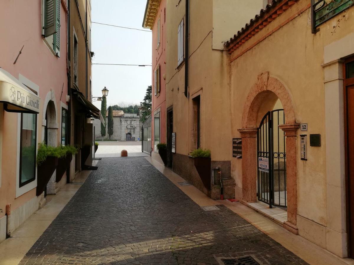 Domus Romanae In Centro Storico Peschiera del Garda Exterior photo